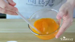 莴笋胡萝卜丝炒蛋  宝宝辅食天天学的做法 步骤1