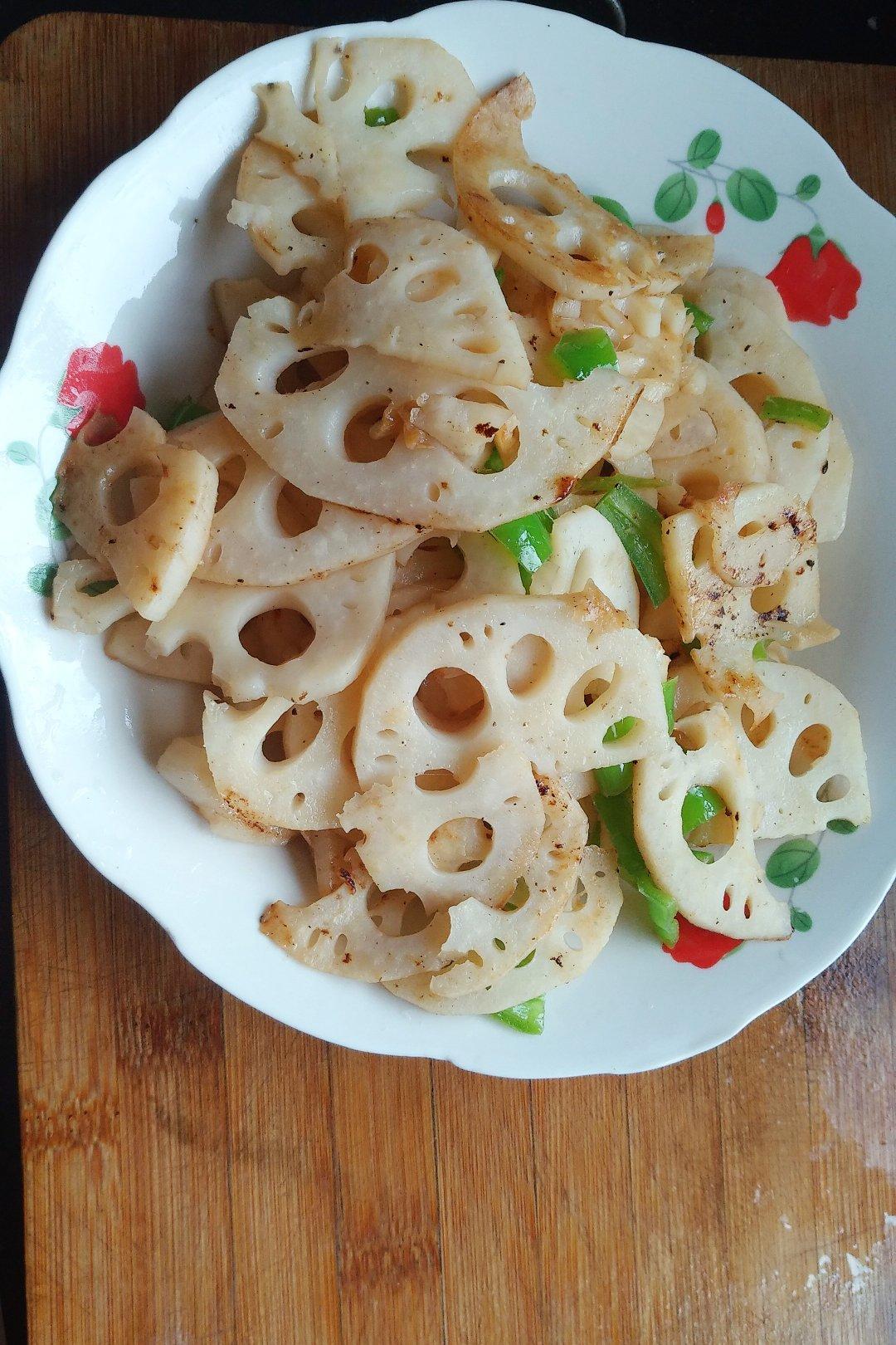 聚击波澜兽做的青椒炒藕