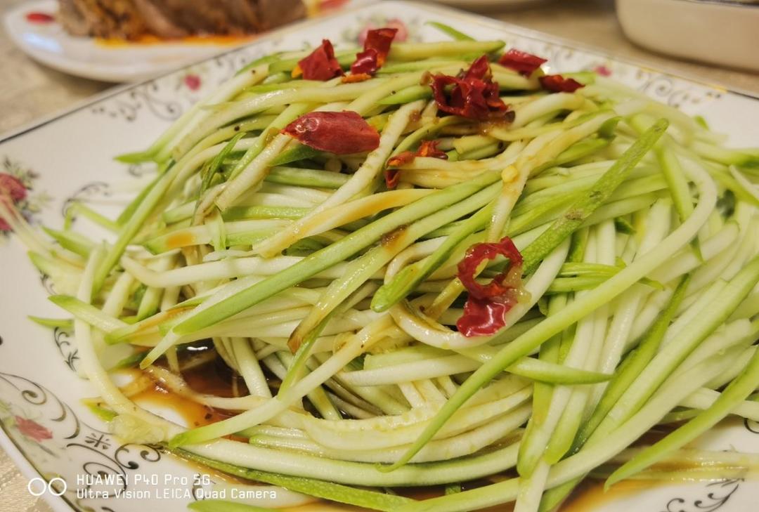 【嗷呜】不开火就能吃上的凉拌西葫芦丝