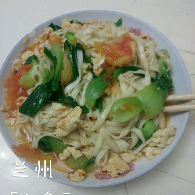 简单葱油拌面＋蒜蓉生菜＋果汁