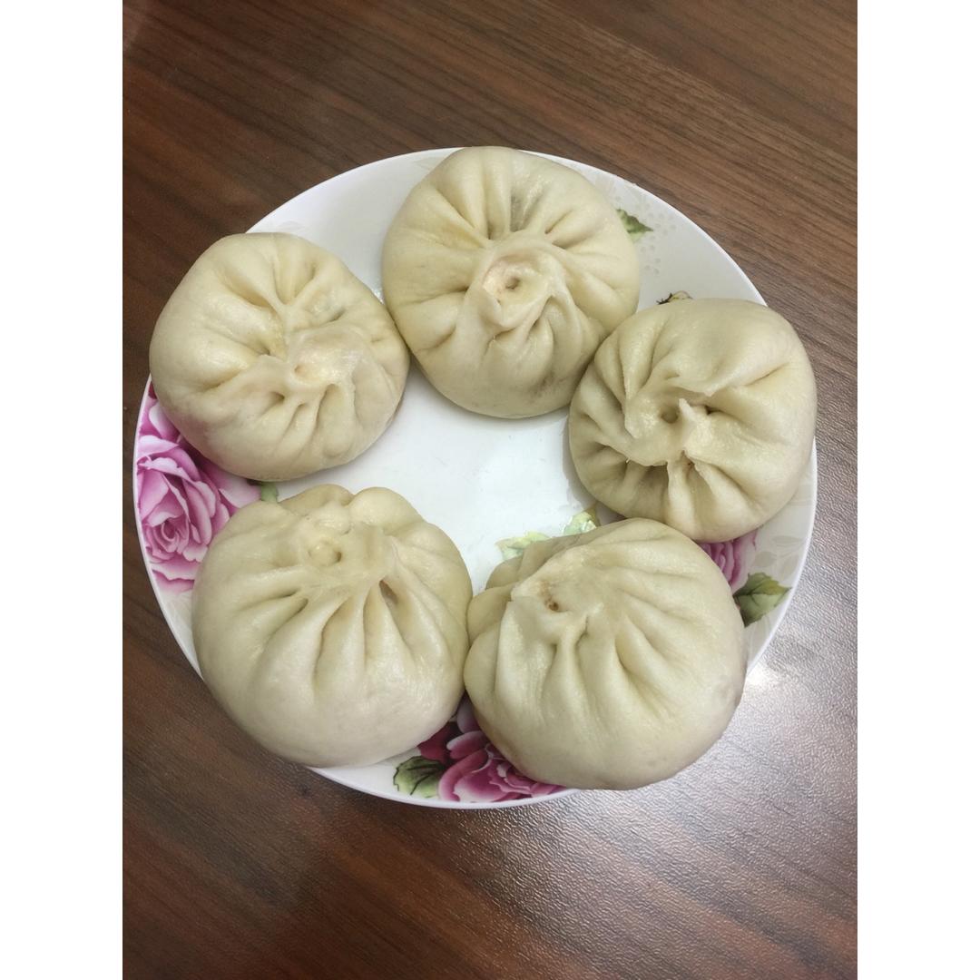 鲜美多汁的洋葱牛肉包子
