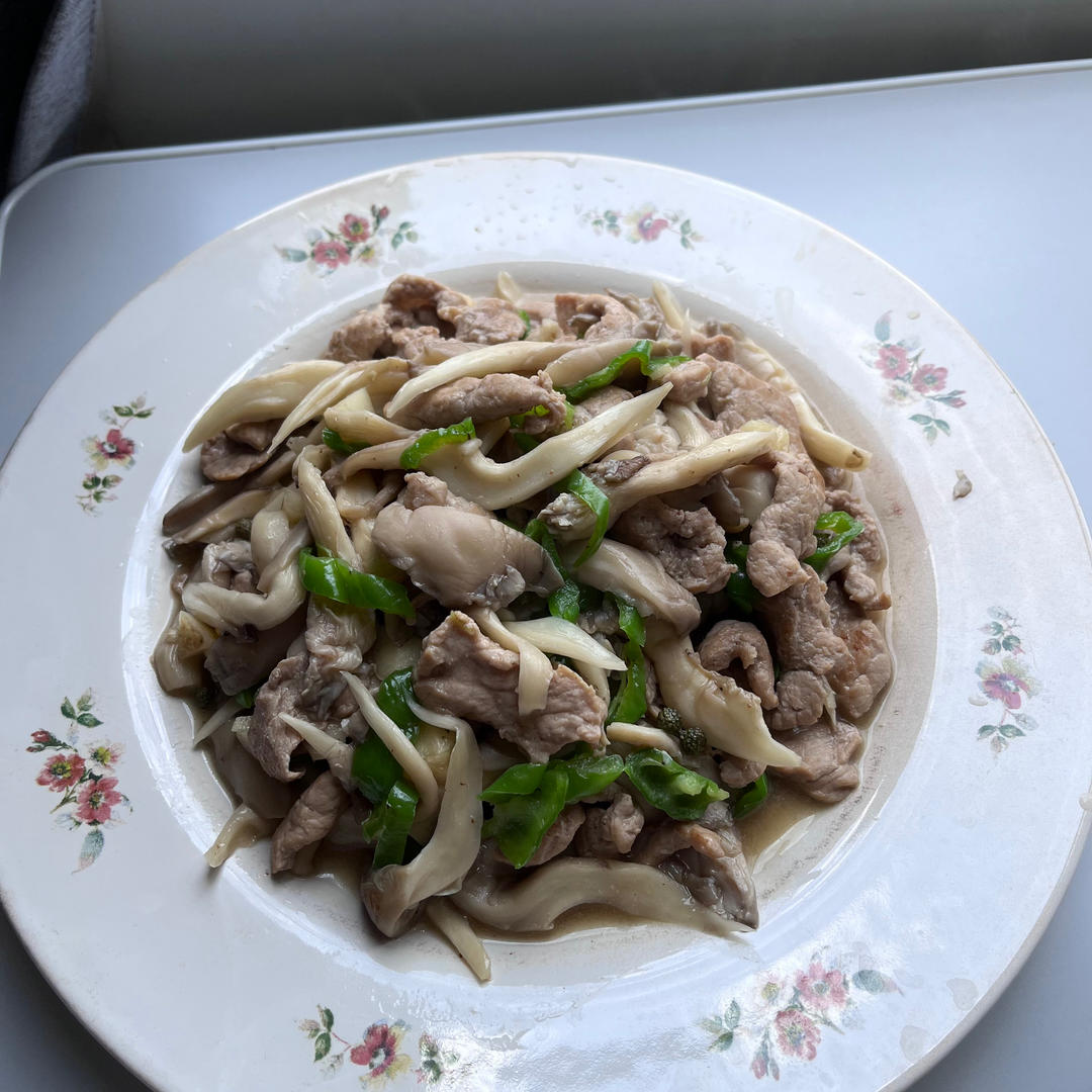 平菇炒肉片
