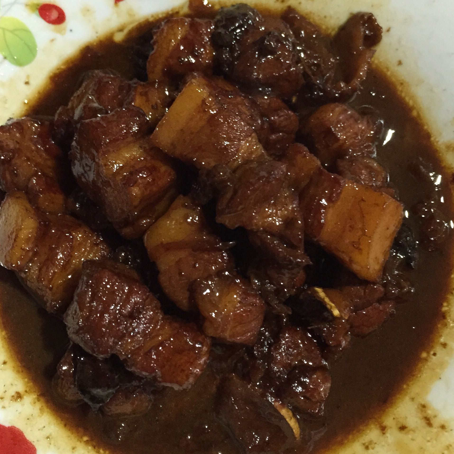 吃着碗里望着锅里的红烧肉