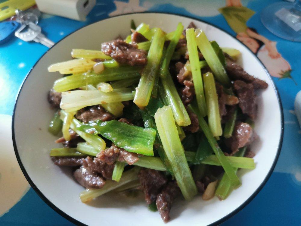 芹菜炒牛肉