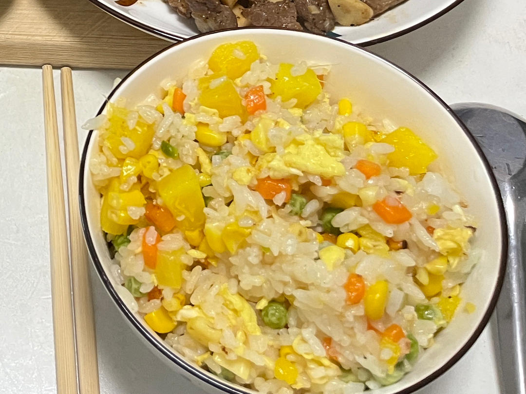 菠萝虾仁炒饭