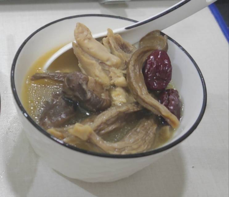 鹿茸菇炖鸡汤