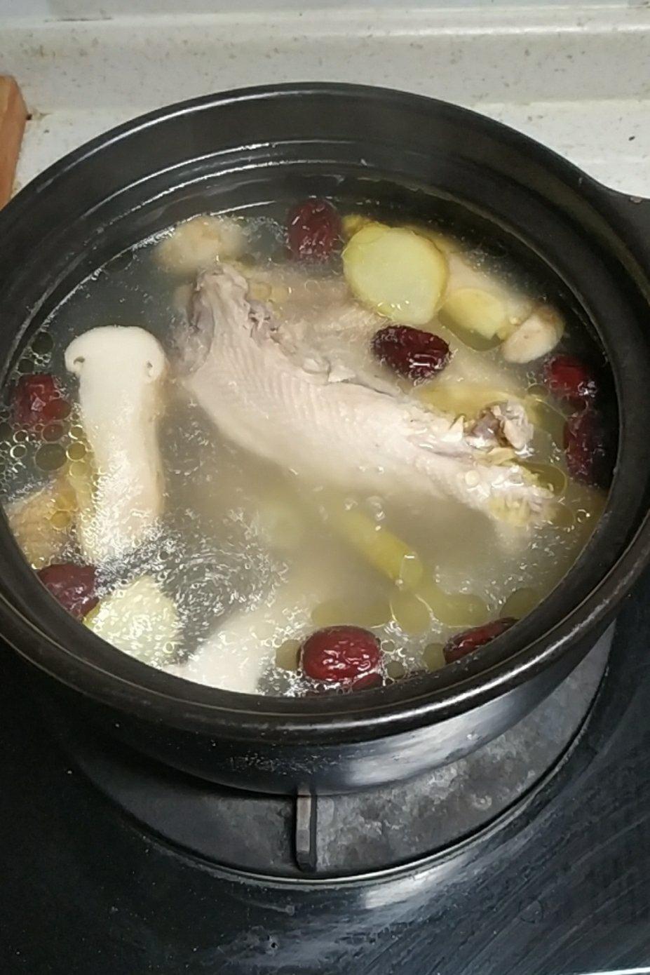野生松茸炖鸡汤
