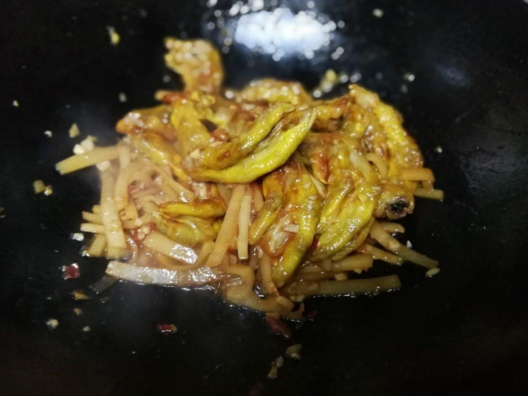 酸笋蚝油焖鸭脚