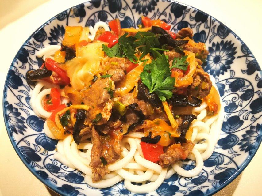 新疆过油肉拌面