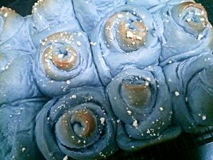 蓝色妖姬玫瑰花餐包的做法 步骤17