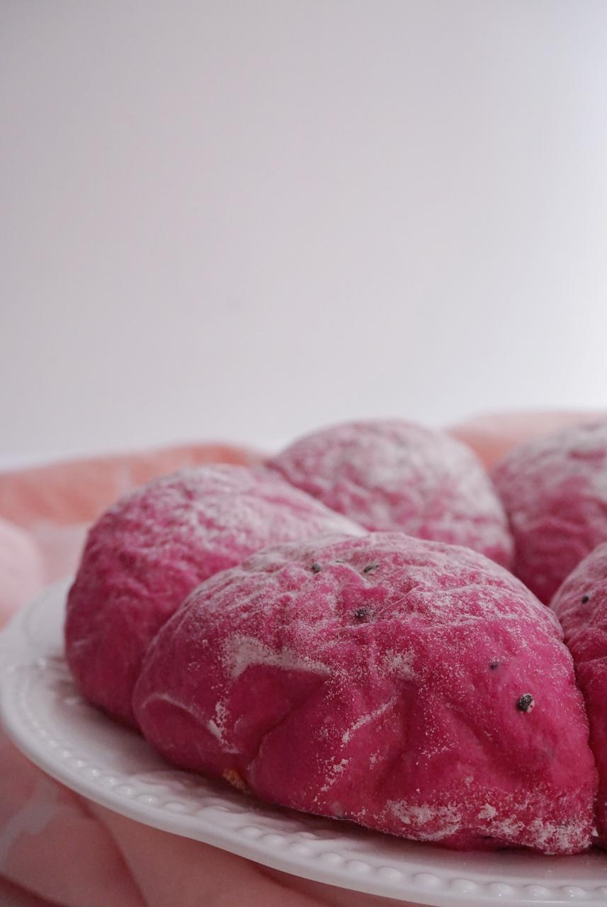 💕少女心biu biu biu 💕 肉松馅的火龙果面包