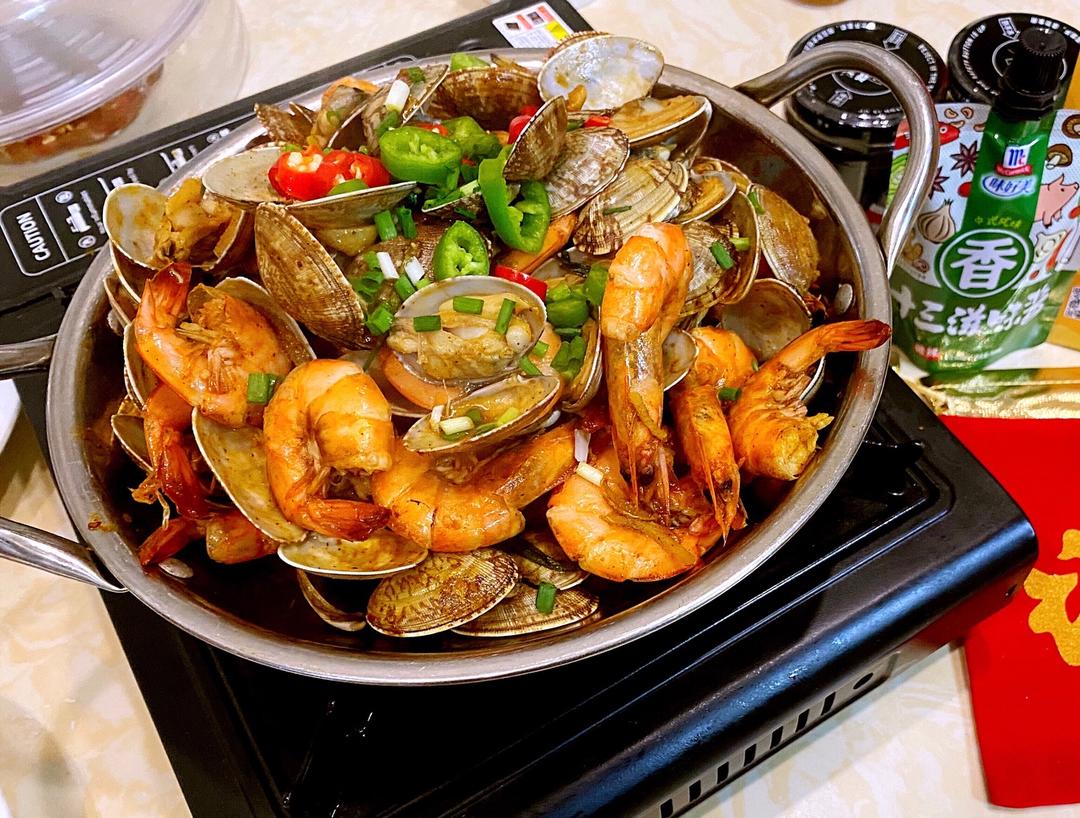 十三香虾蛤海鲜干锅
