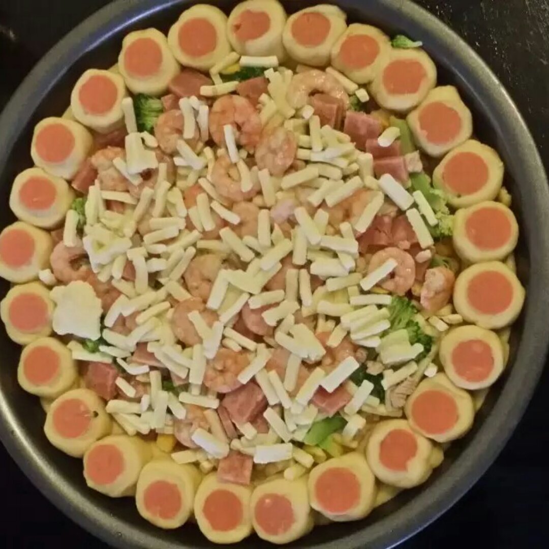 萨米肠蘑菇花边披萨