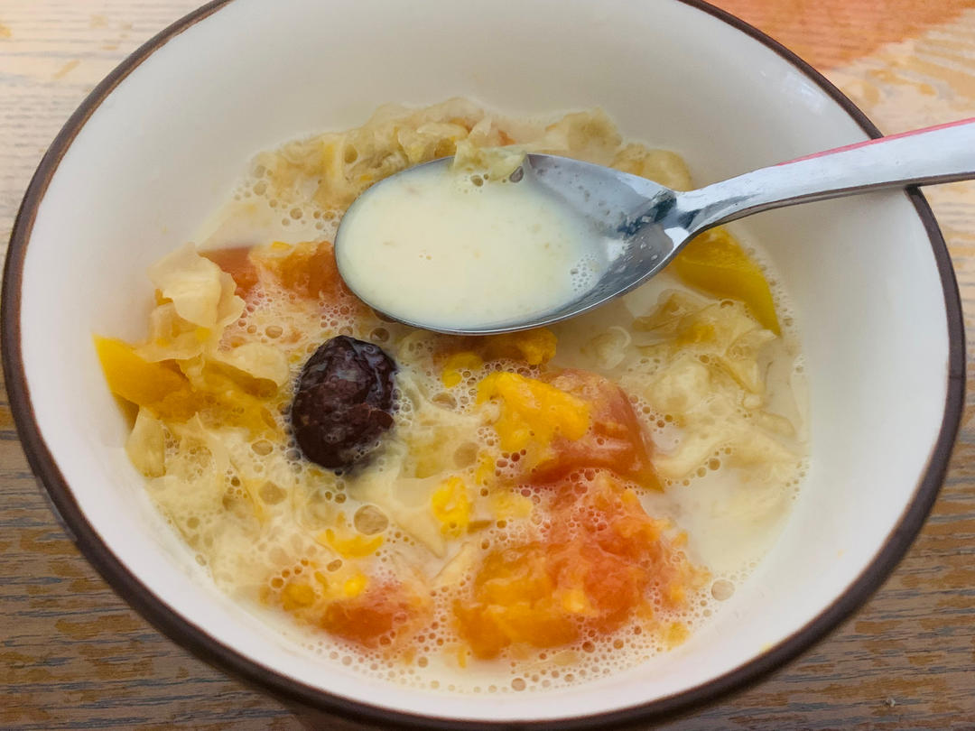 木瓜牛奶银耳汤，美白养颜必喝