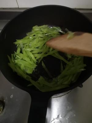莴苣蛋汤的做法 步骤3