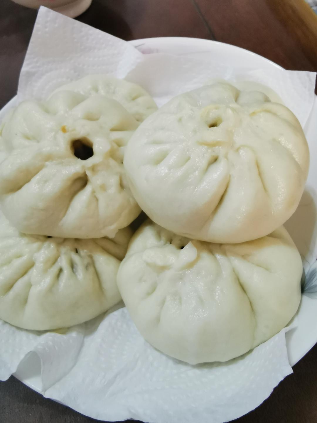韭菜木耳鸡蛋包子