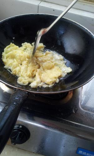 蛋炒杂粮的做法 步骤2