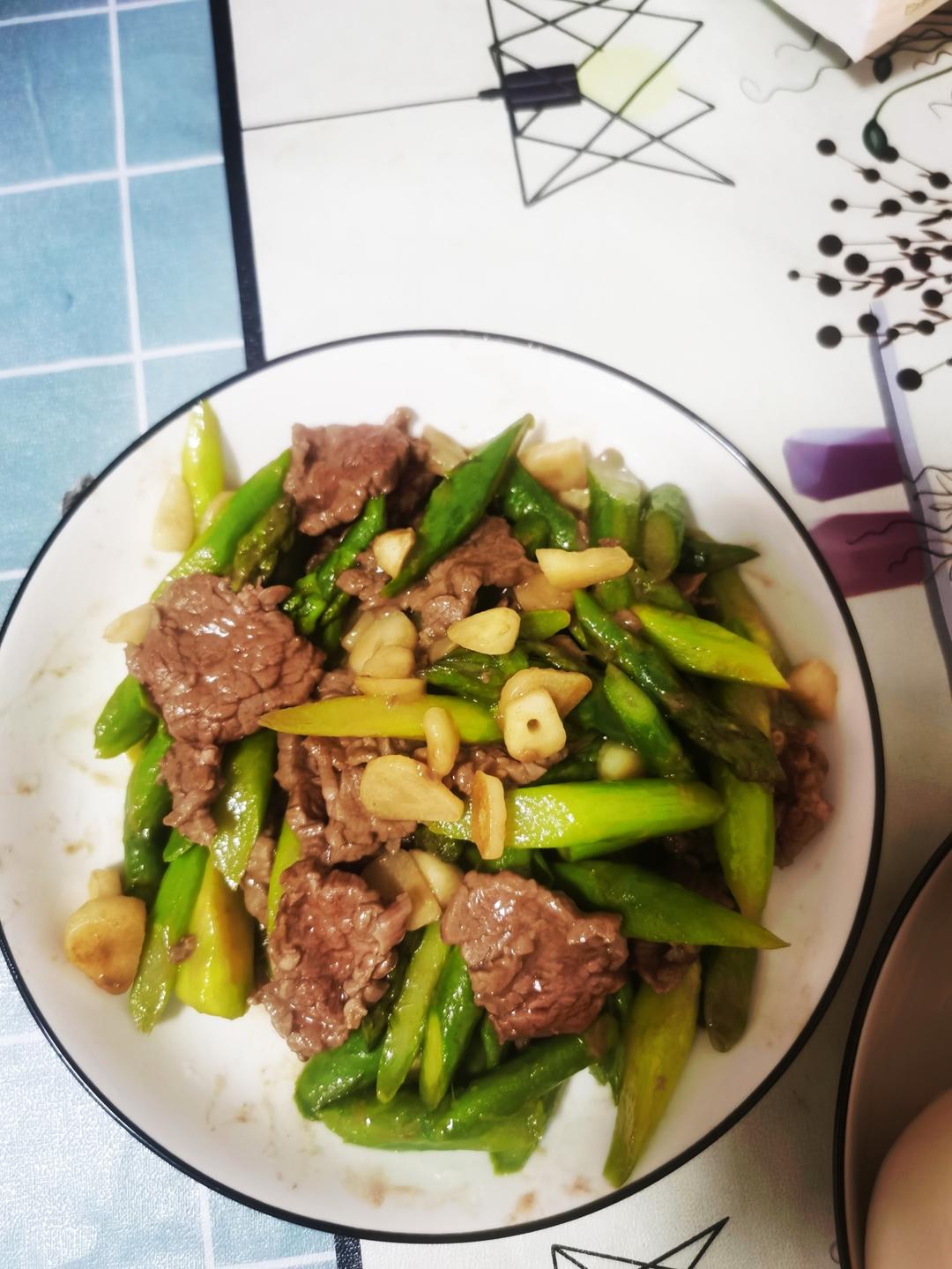 芦笋炒牛肉