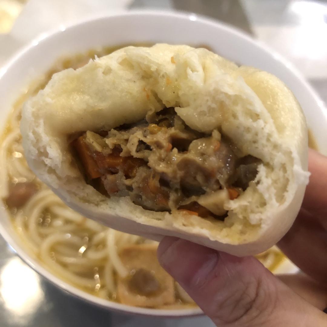 香嫩多汁的胡萝卜牛肉包子 水煎包