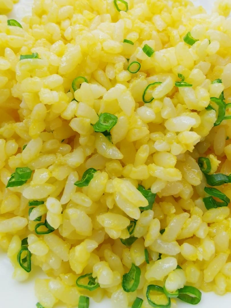 每一粒米饭上都裹满鸡蛋的【蛋炒饭】的做法