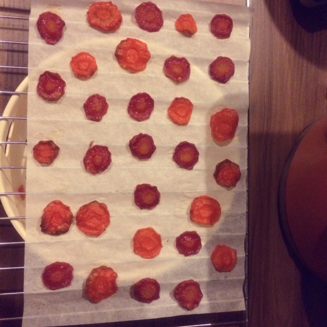 依照子瑜妈妈的方子制作的胡萝卜干，给宝宝当零食