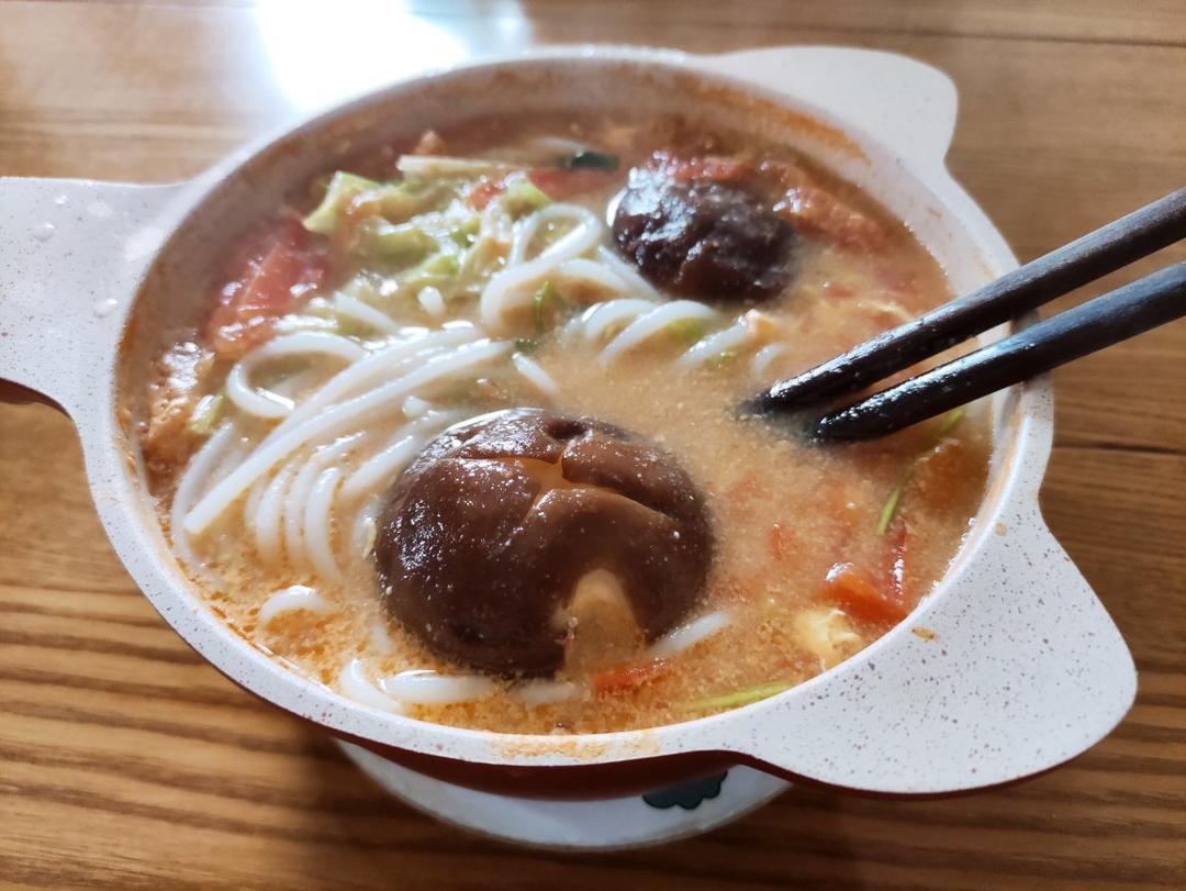 番茄浓汤米线