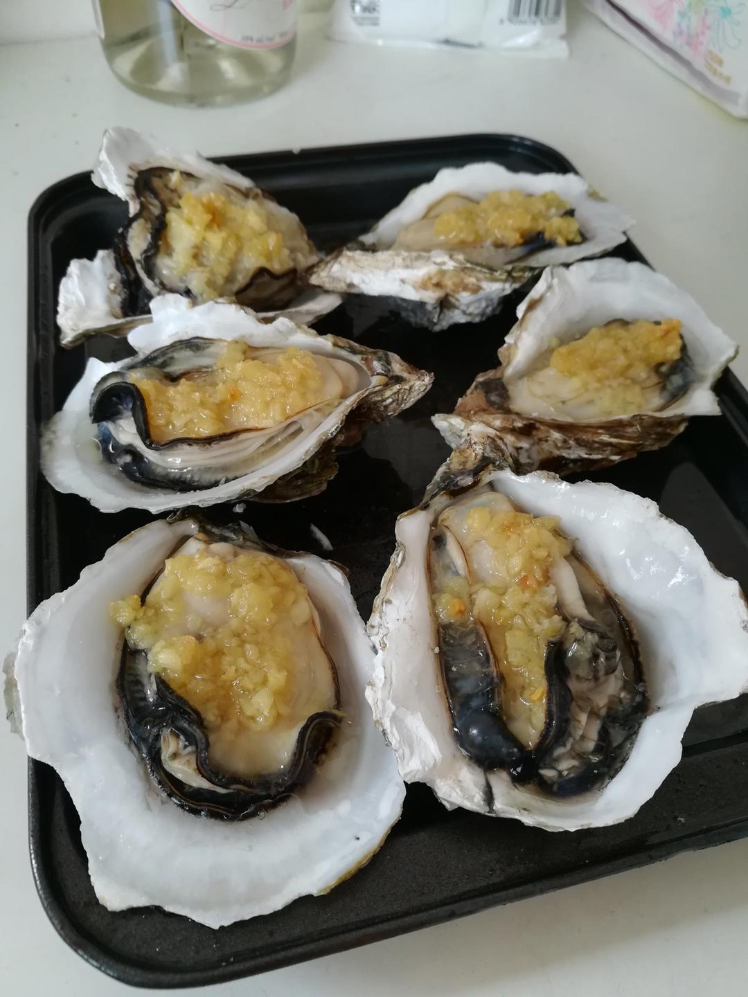 烤生蚝 生蚝好吃关键是蒜茸做得好