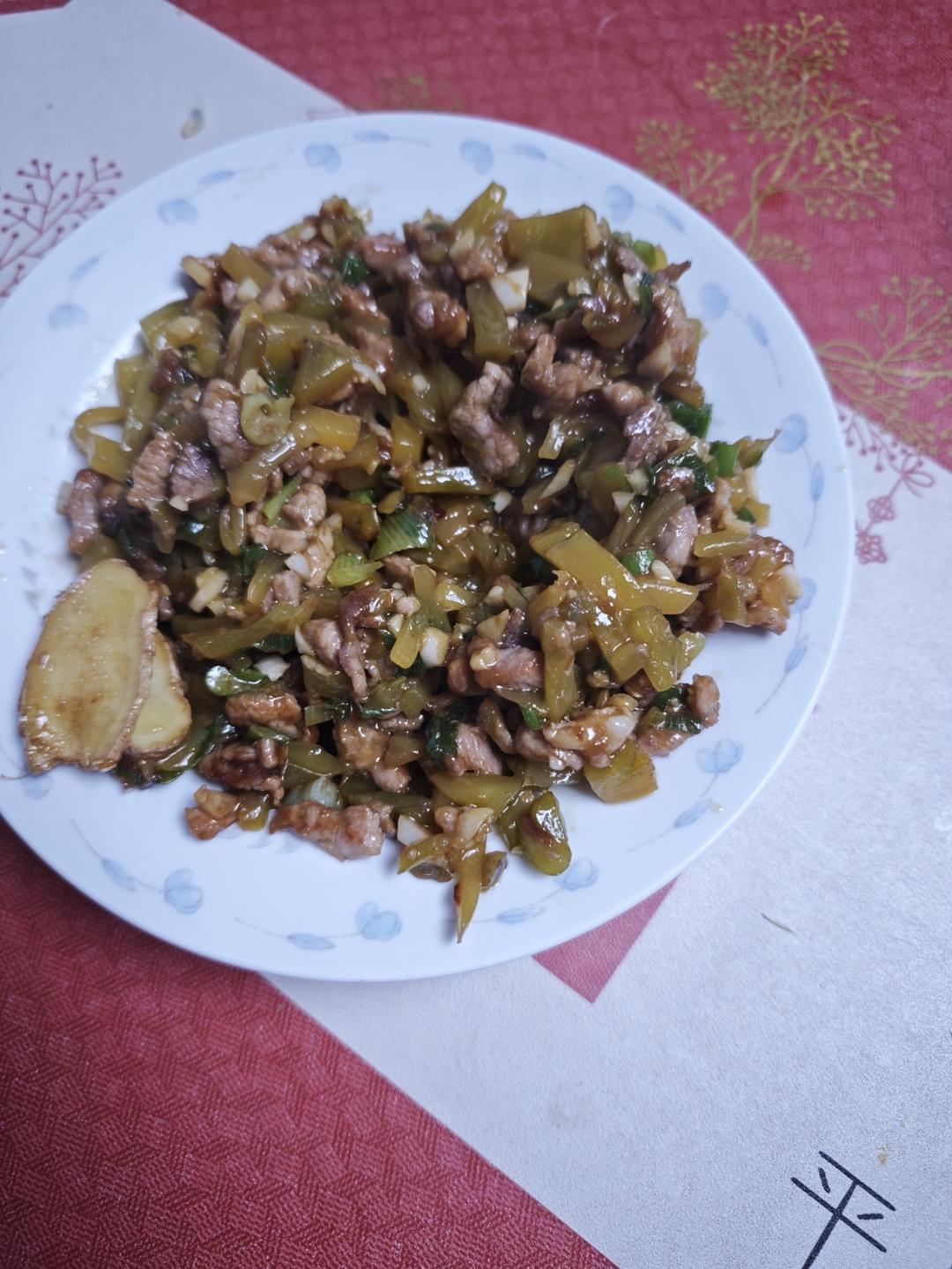 下饭神菜——榨菜炒肉丝！夹馒头yyds