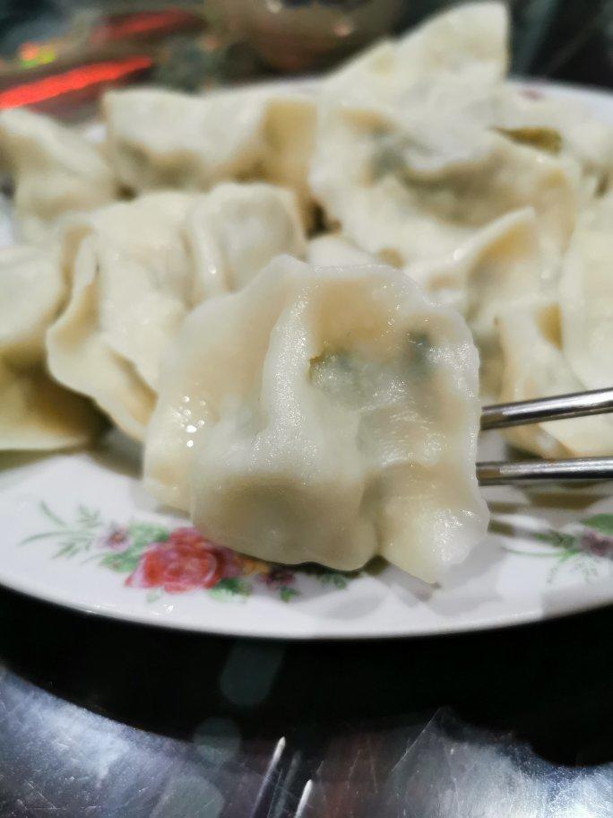 大肚饺子包法——后附视频  (胡萝卜牛肉馅儿)