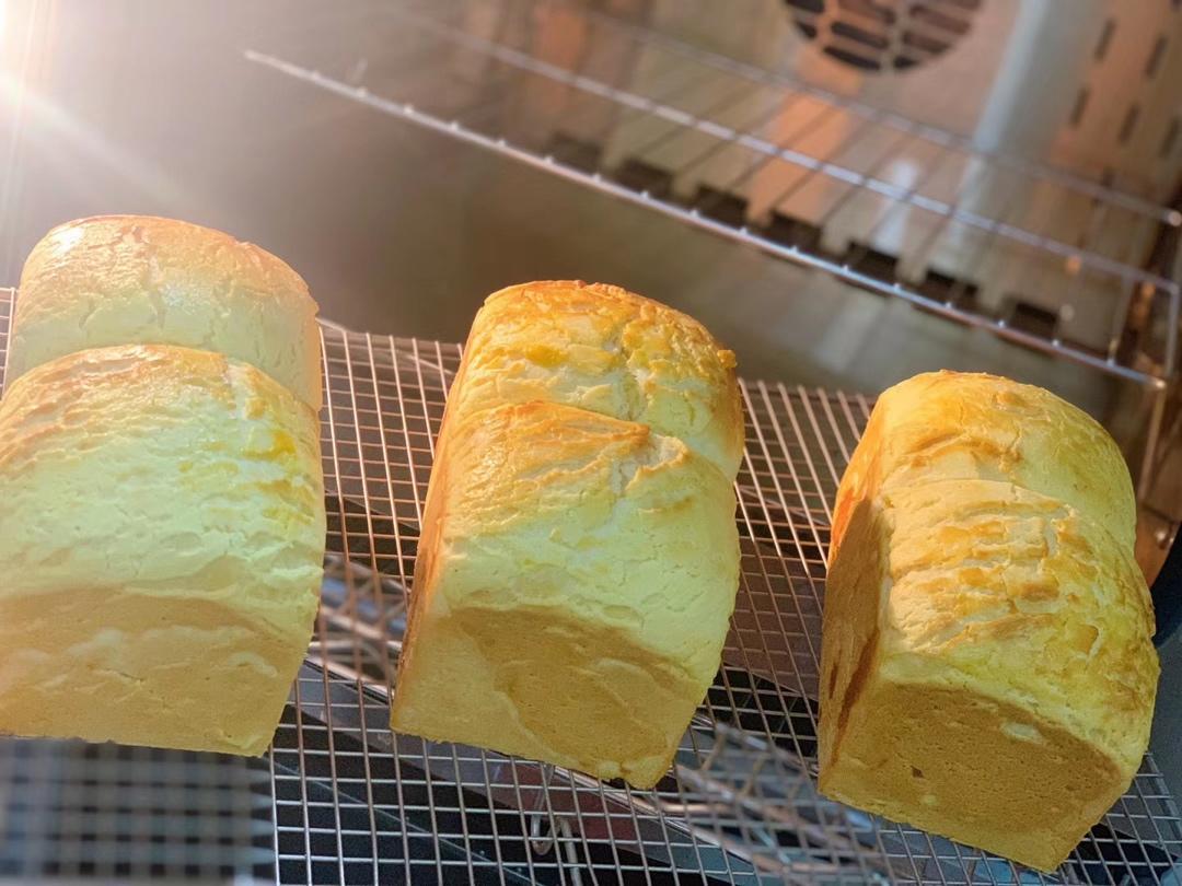 火山菠蘿蘇小吐司