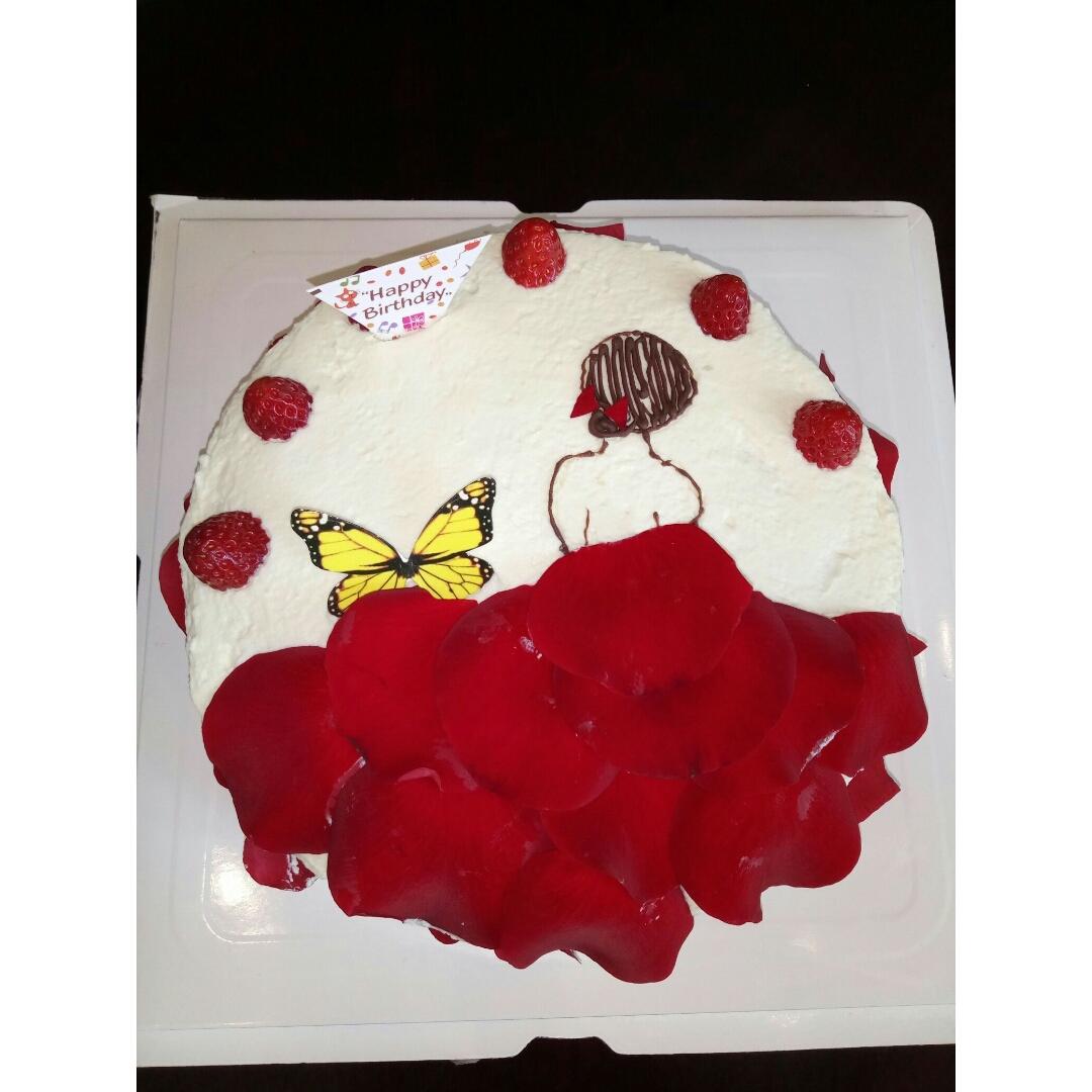 玫瑰花瓣生日蛋糕