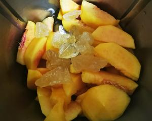 黄桃罐头的做法 步骤2