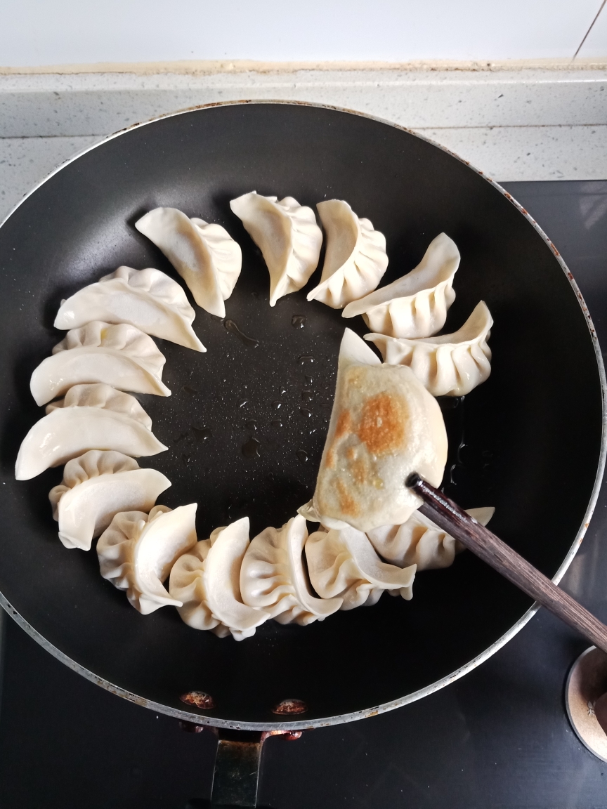 小希麻麻-快手煎饺的做法 步骤3