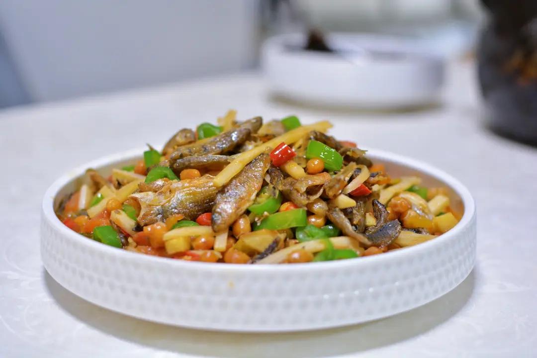 黄豆酸笋焖鱼仔