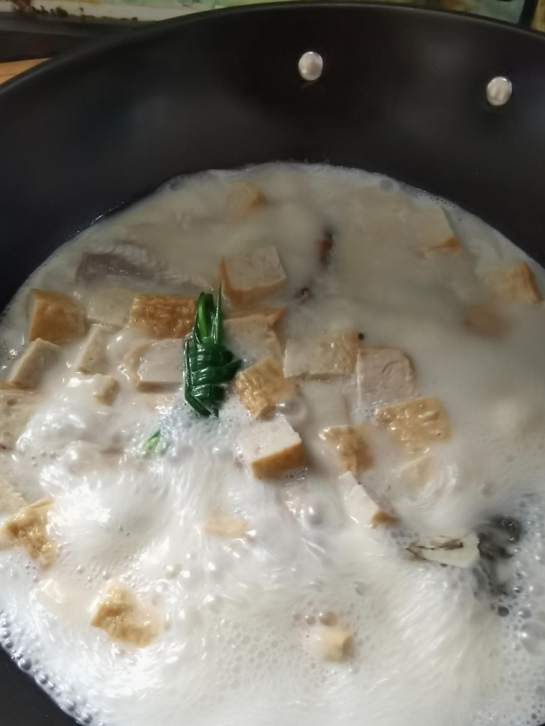 鱼头豆腐汤