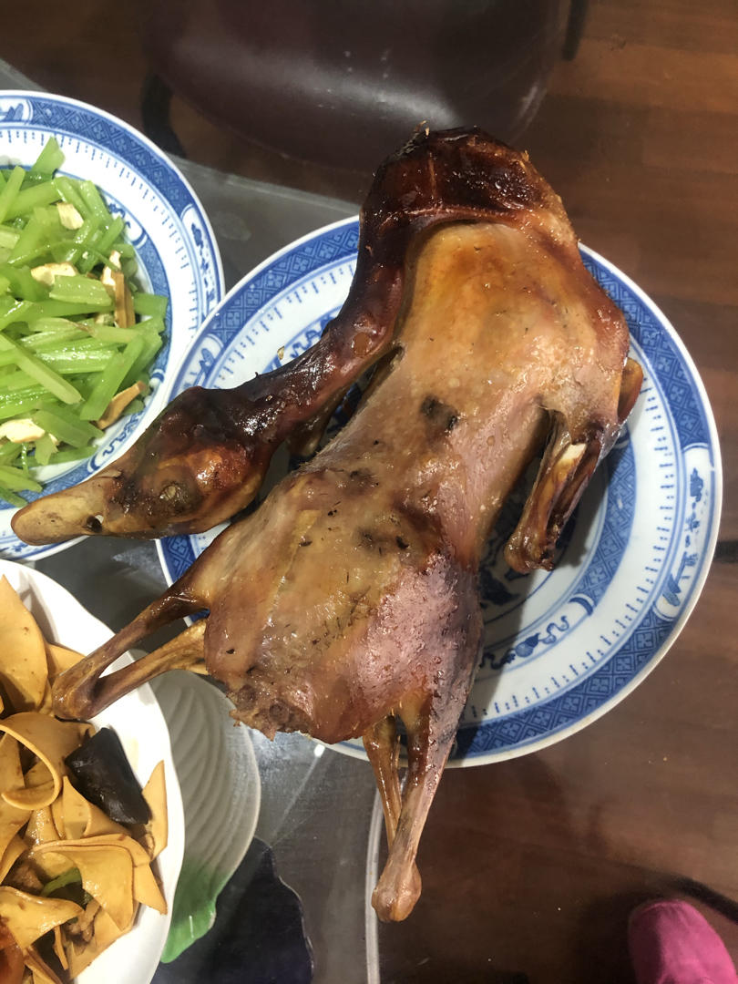 骨酥肉烂易操作的樟茶熏鸭