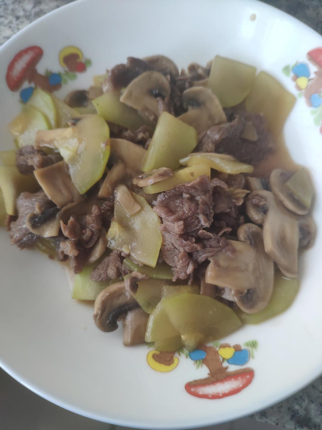 口蘑西葫芦炒牛肉【宝宝辅食】