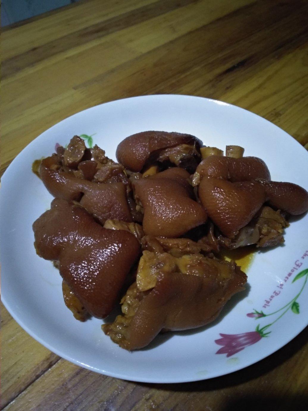 美味的家常菜：红烧猪蹄