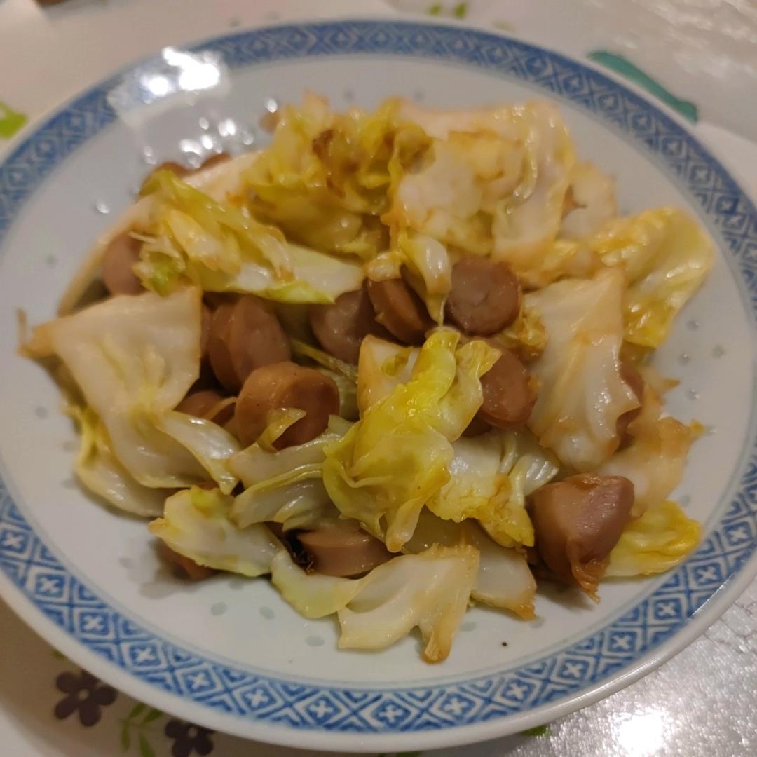 腊肠炒包菜