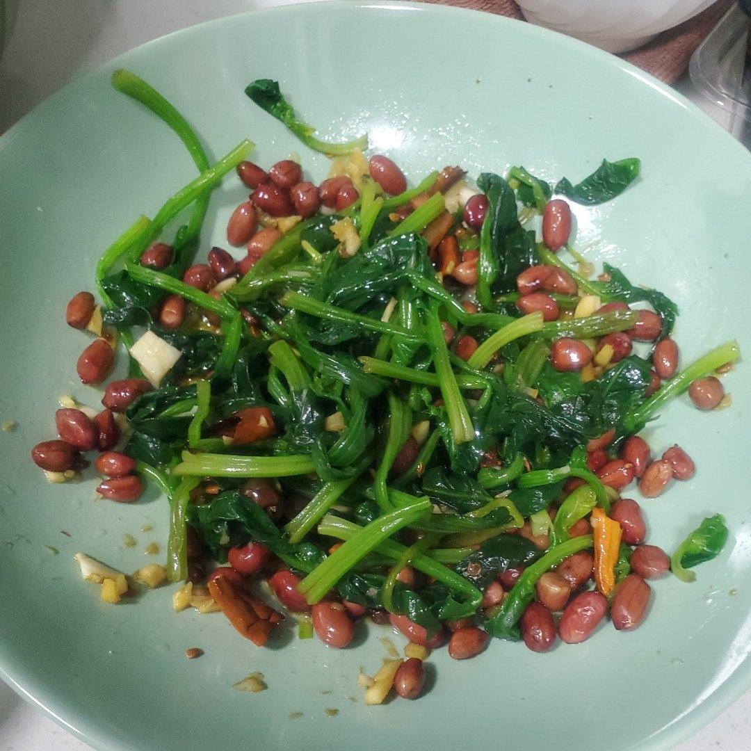 超级爽口的果仁菠菜（附零失误炸花生米的方法）