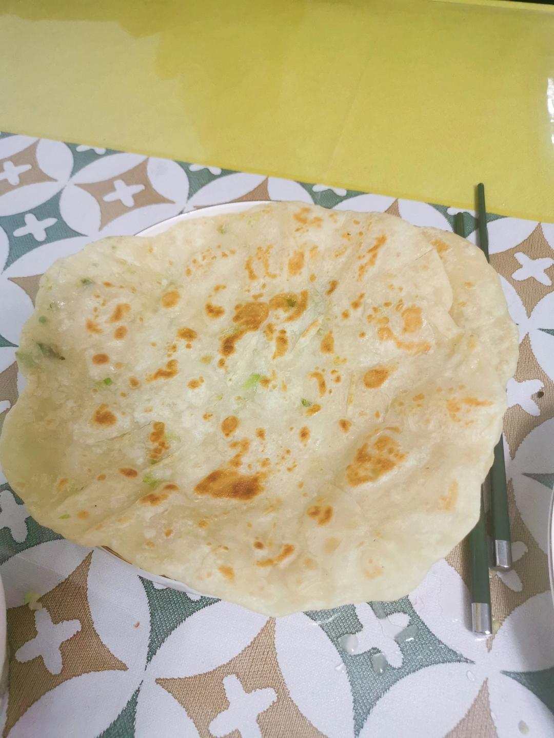烙饼不硬的小窍门 掌握了你也能看出柔软多层凉了不硬的小油饼