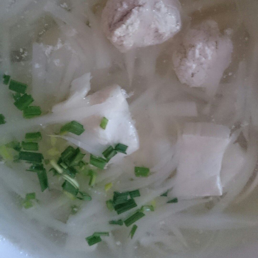 【10分钟系列】白萝卜豆腐圆子汤