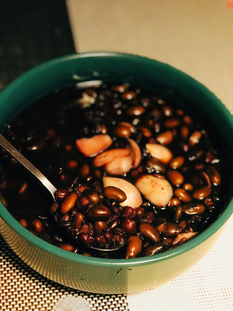 吴步步啊做的补肾黑豆黑米粥