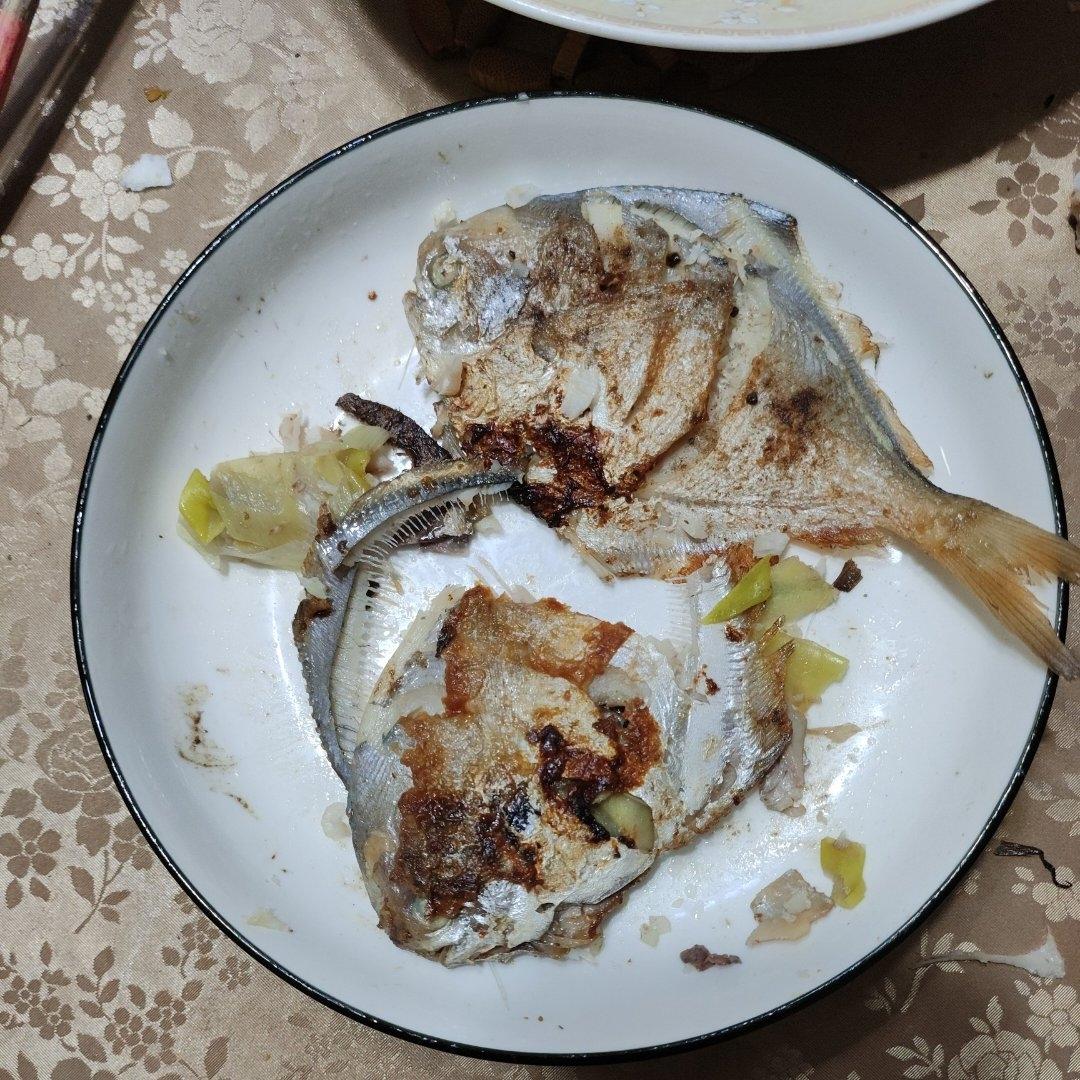 完美版干煎鲳鱼，皮不破、肉不碎、外香里嫩。