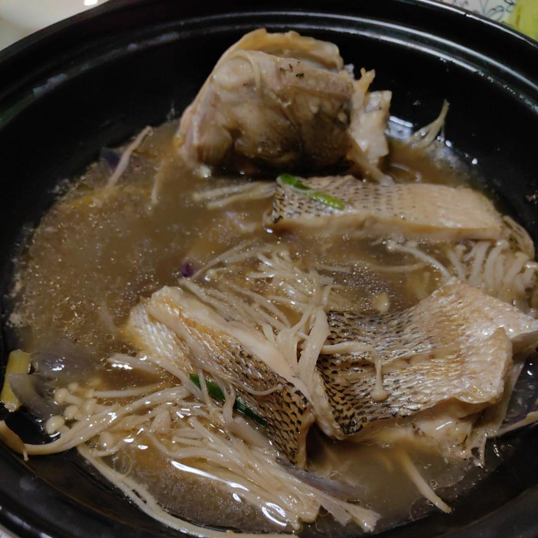 鲜嫩豆腐鲈鱼煲