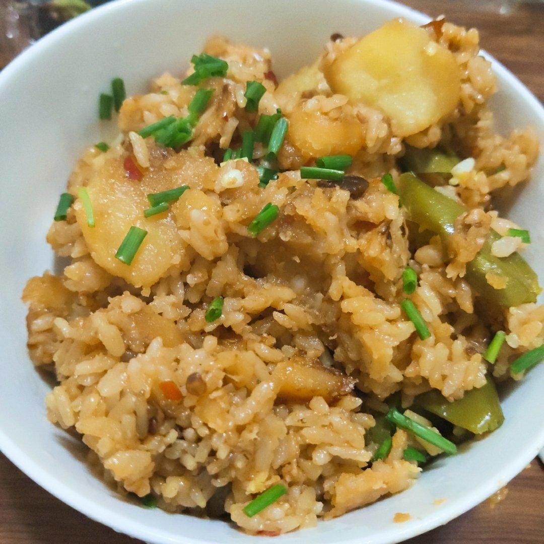 土豆焖饭（电饭锅版）