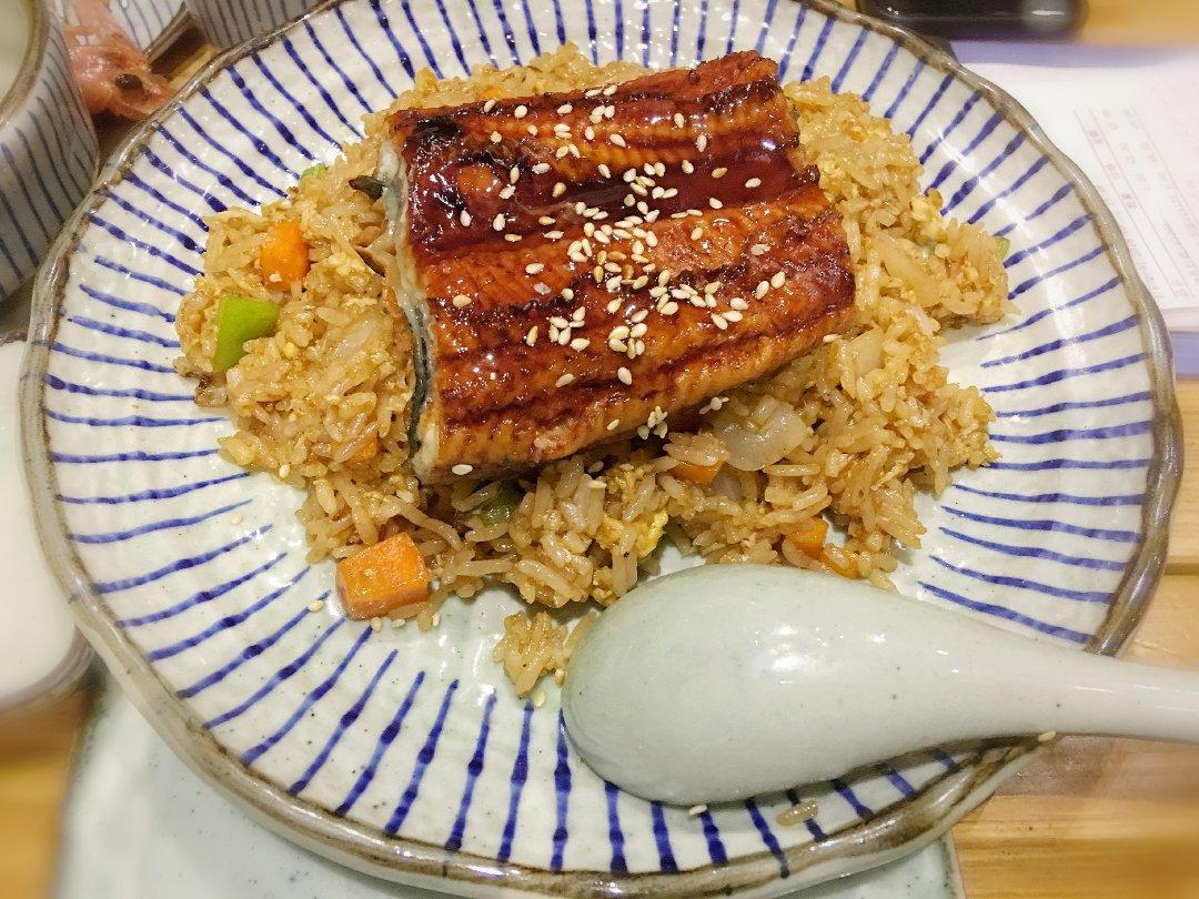 浦烧鳗鱼藜麦饭