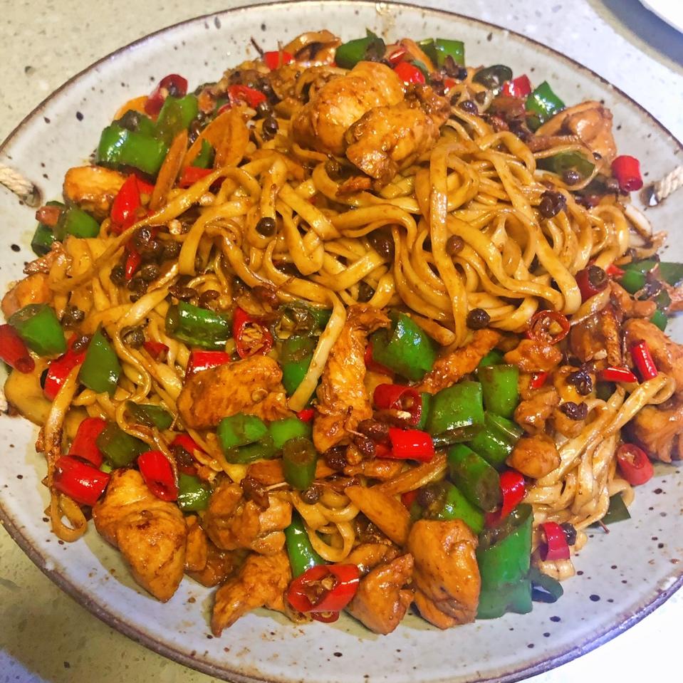麻辣过瘾双椒鸡捞面