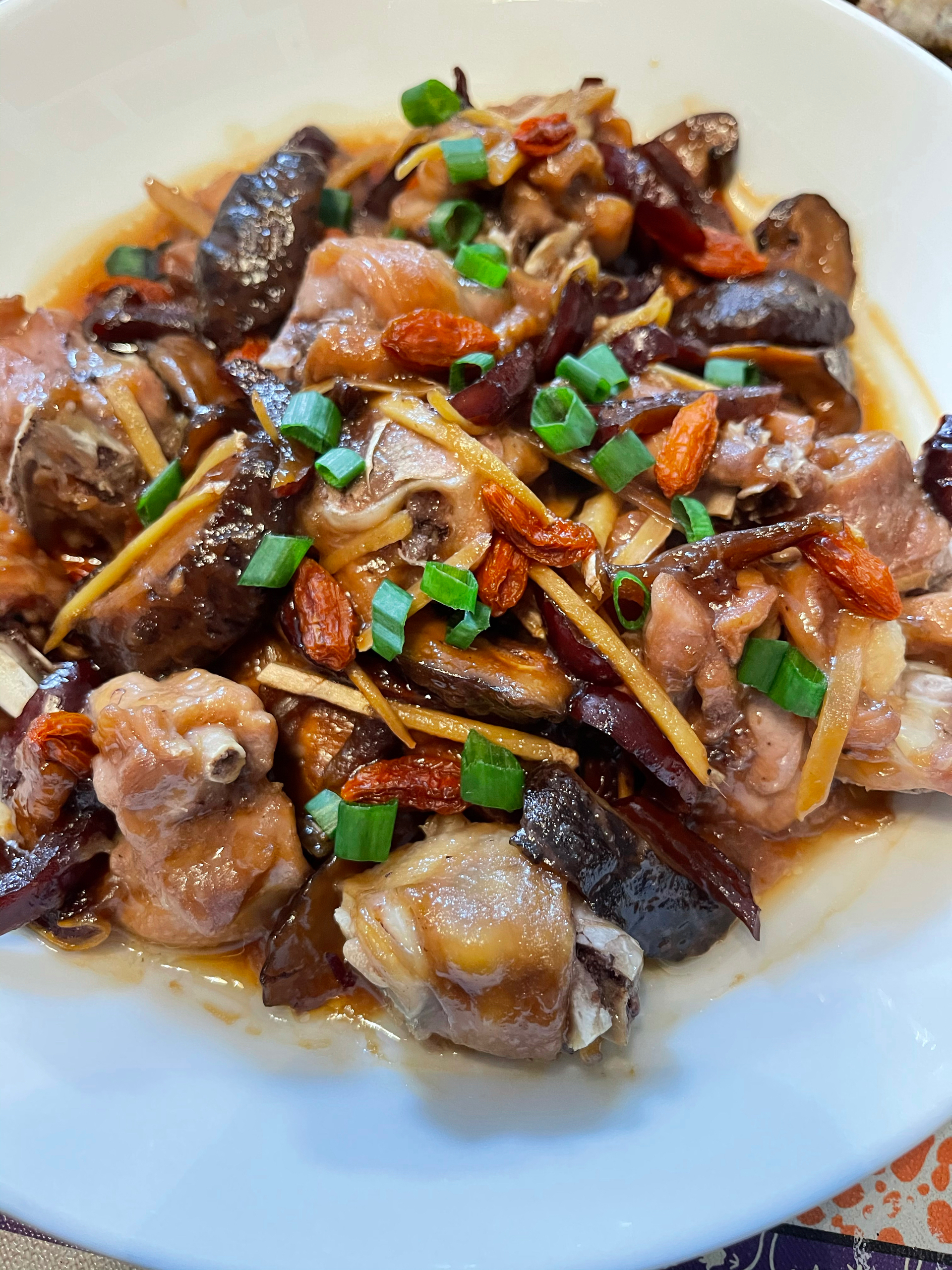 广式家常菜香菇蒸鸡，鲜嫩又方便百吃不厌