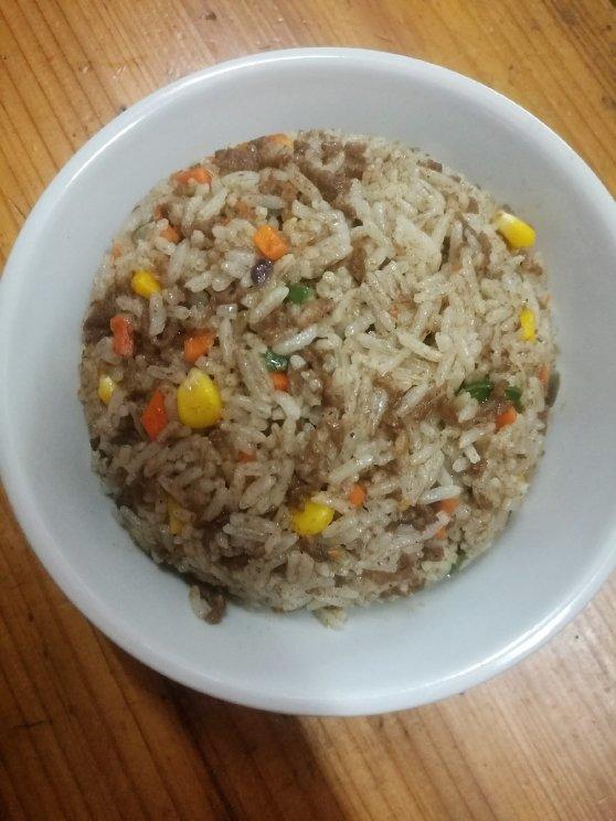 牛肉粒蔬菜炒饭